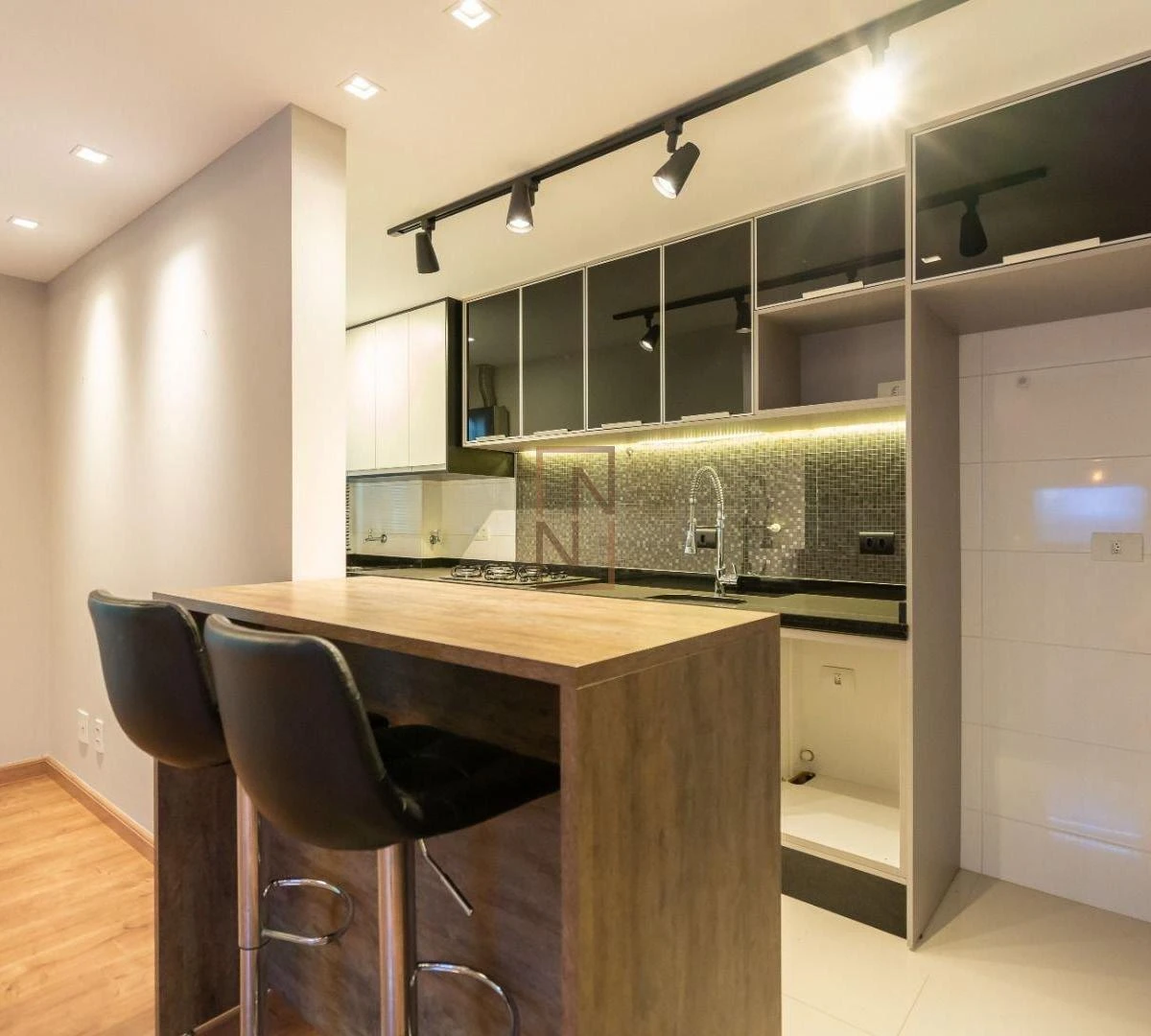 Furnished 2-bedroom apartment with 87 m² and parking — photo 7