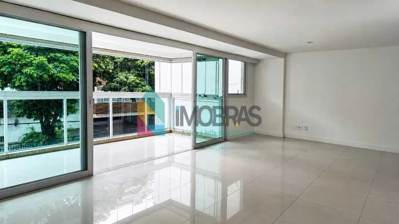 Apartamento com 4 quartos e varanda, 4 banheiros