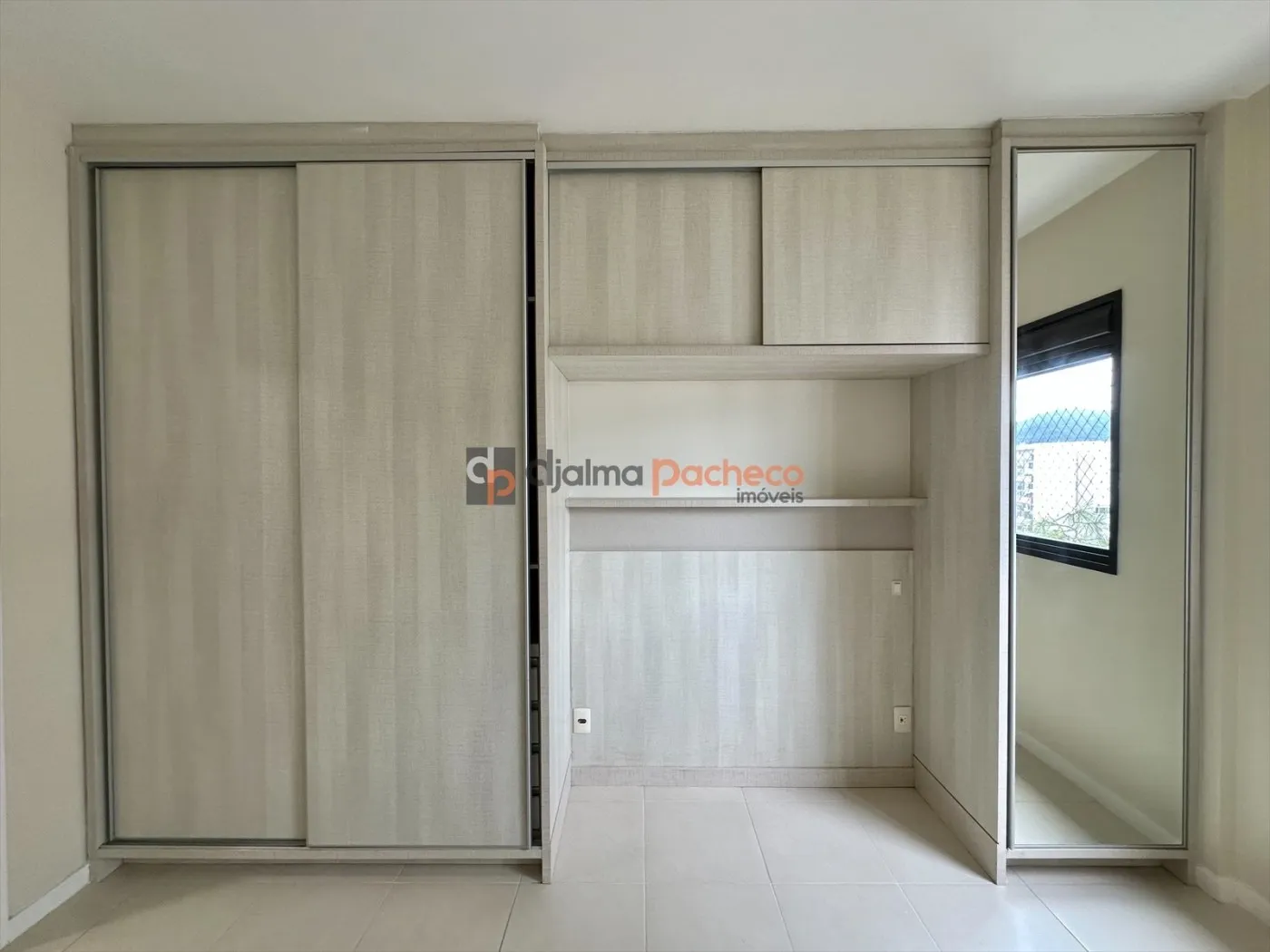 Balcony with a grill in a 2-bedroom apartment, 69 m² — photo 26