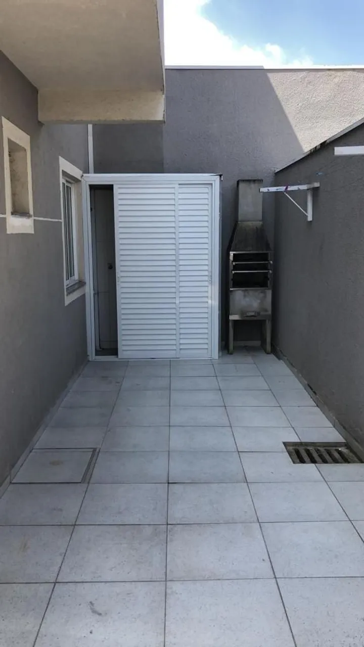 Balcony with a grill in a 2-bedroom apartment, 68 m² — photo 14