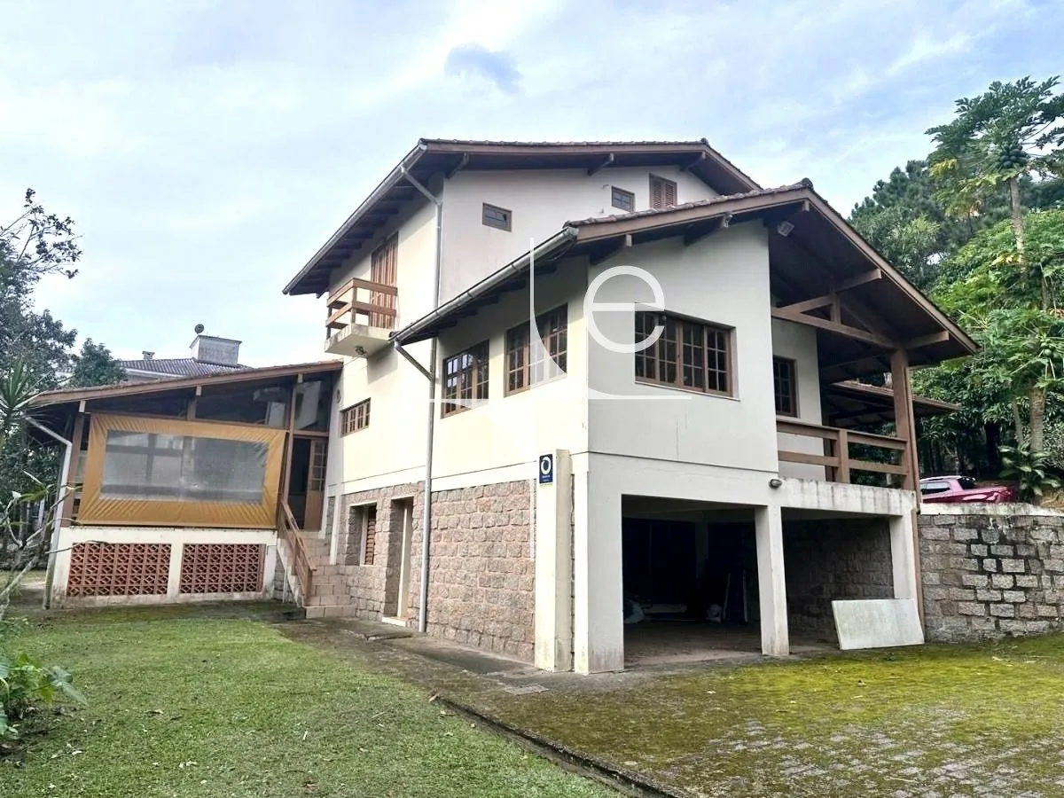 House with 3 bedrooms and 5 bathrooms, 481 m² — photo 15