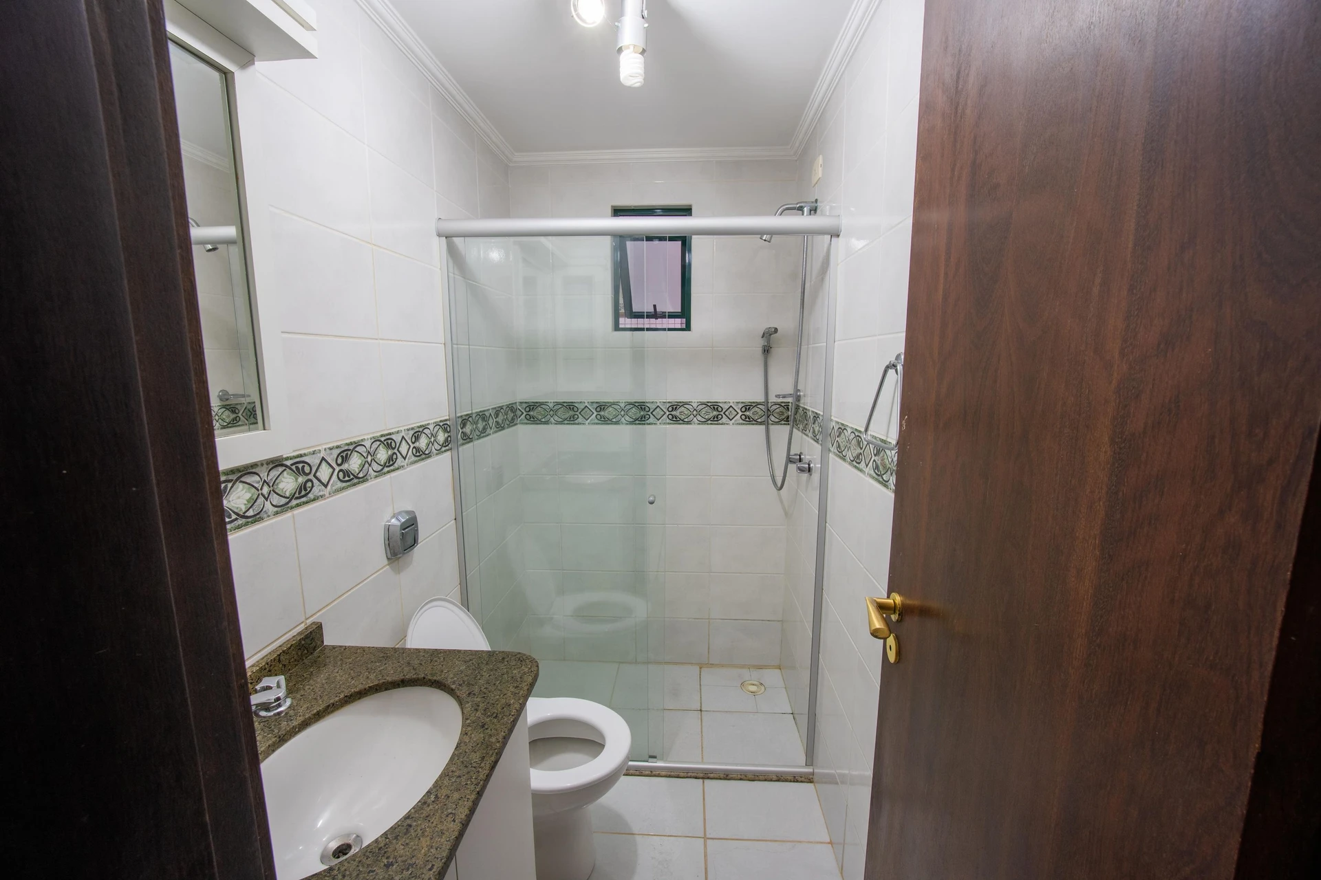 Квартира з 2 спальнями та балконом із грилем — photo 38