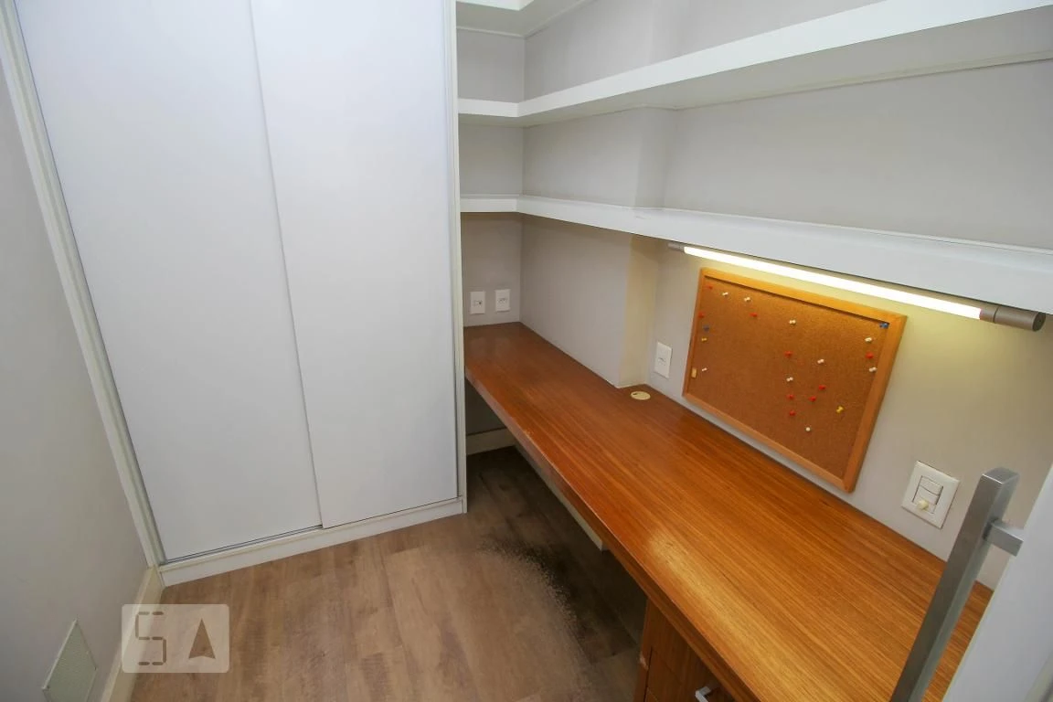 3-bedroom apartment with a home office — photo 41