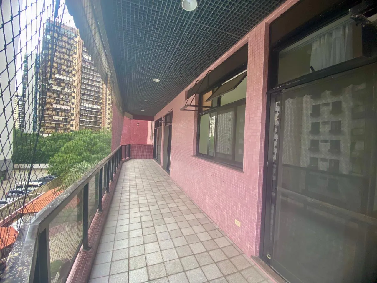 3-bedroom apartment with a balcony and 2 parking spaces — photo 18