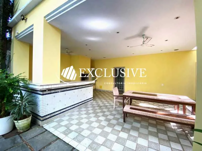 Bathtub in a 5-bedroom house, 881 m² — photo 19