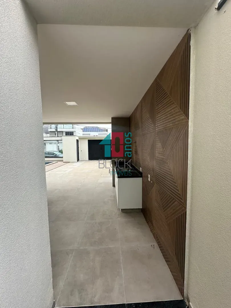 Condominium house with 5 en-suites and open-plan kitchen — photo 18