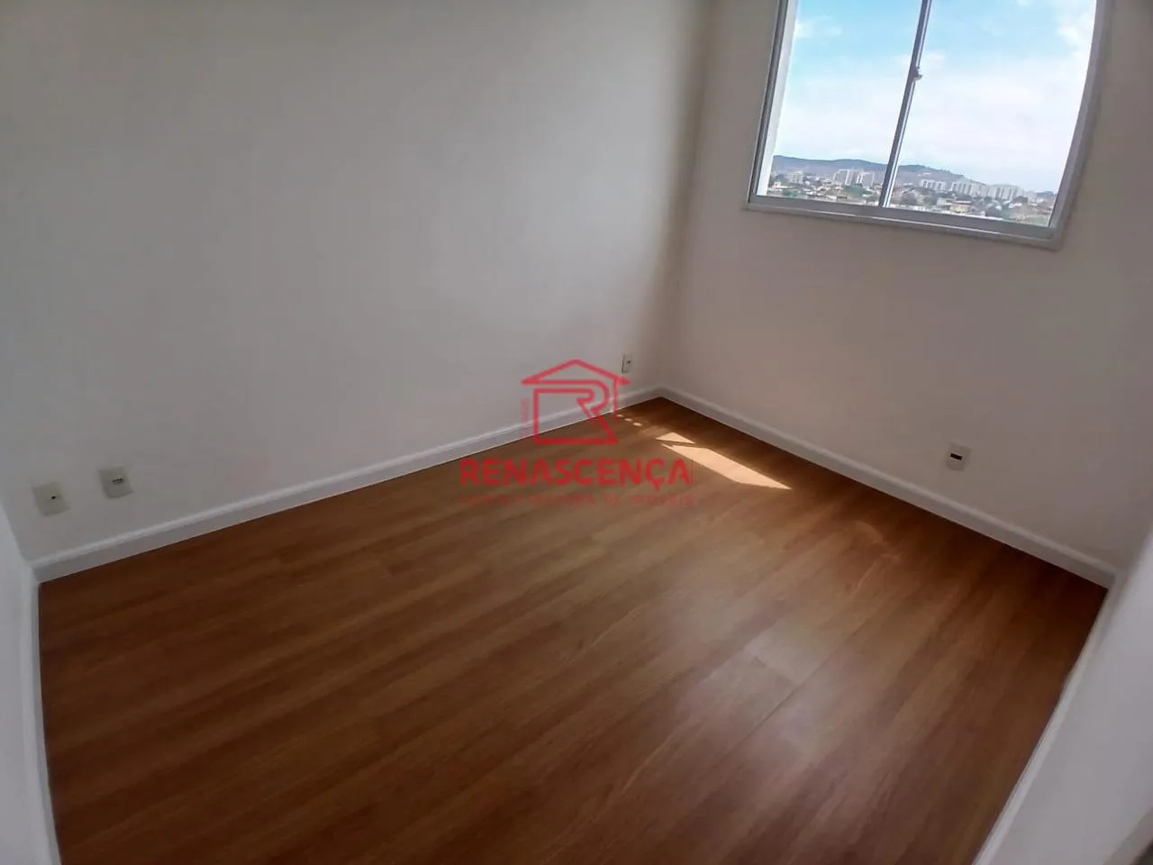 Apartamento de 2 quartos com piso de madeira ou laminado — photo 14