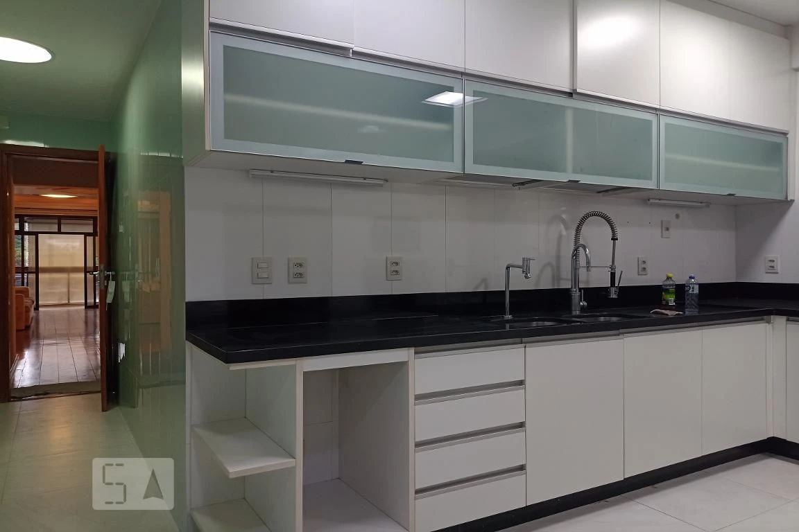 Apartamento de 4 quartos com janelas do piso ao teto — photo 27