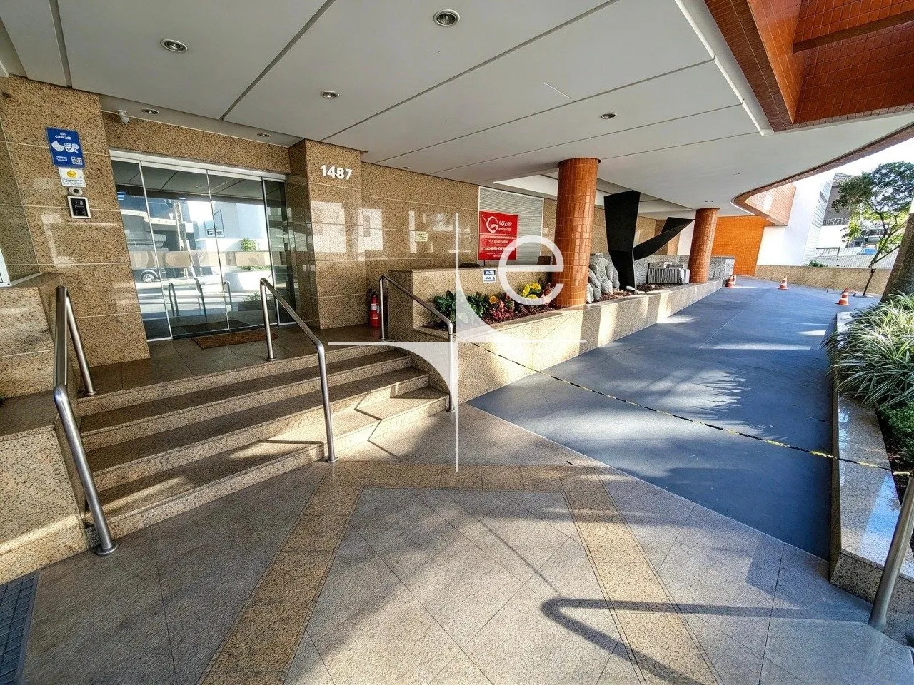 Квартира з 2 спальнями, у будинку є тренажерний зал — photo 21