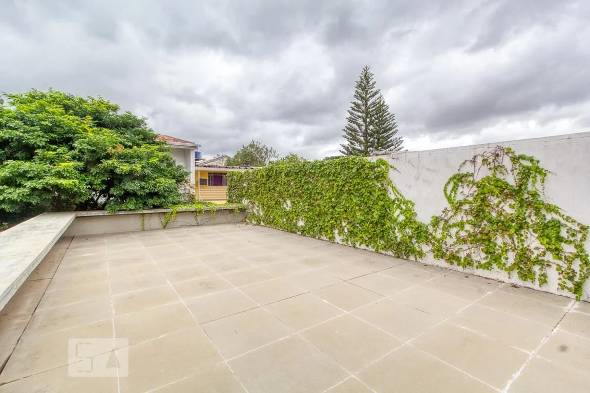 House with 3 bedrooms and 4 bathrooms with a closed kitchen — photo 67