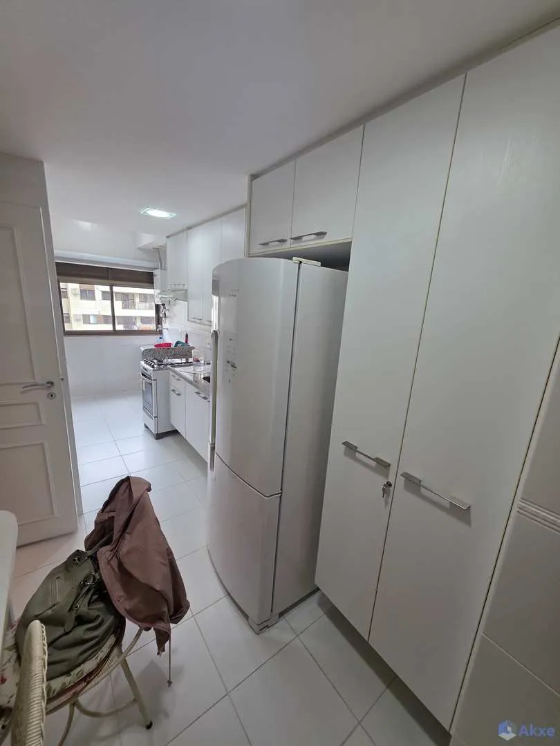 2-bedroom apartment with an enclosed glass balcony — photo 13