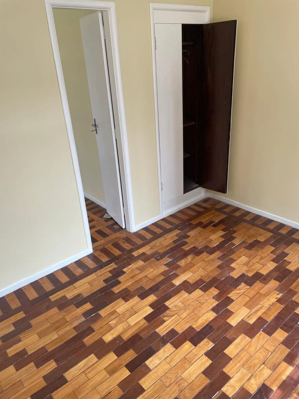 3-bedroom apartment with a separate, closed kitchen — photo 8