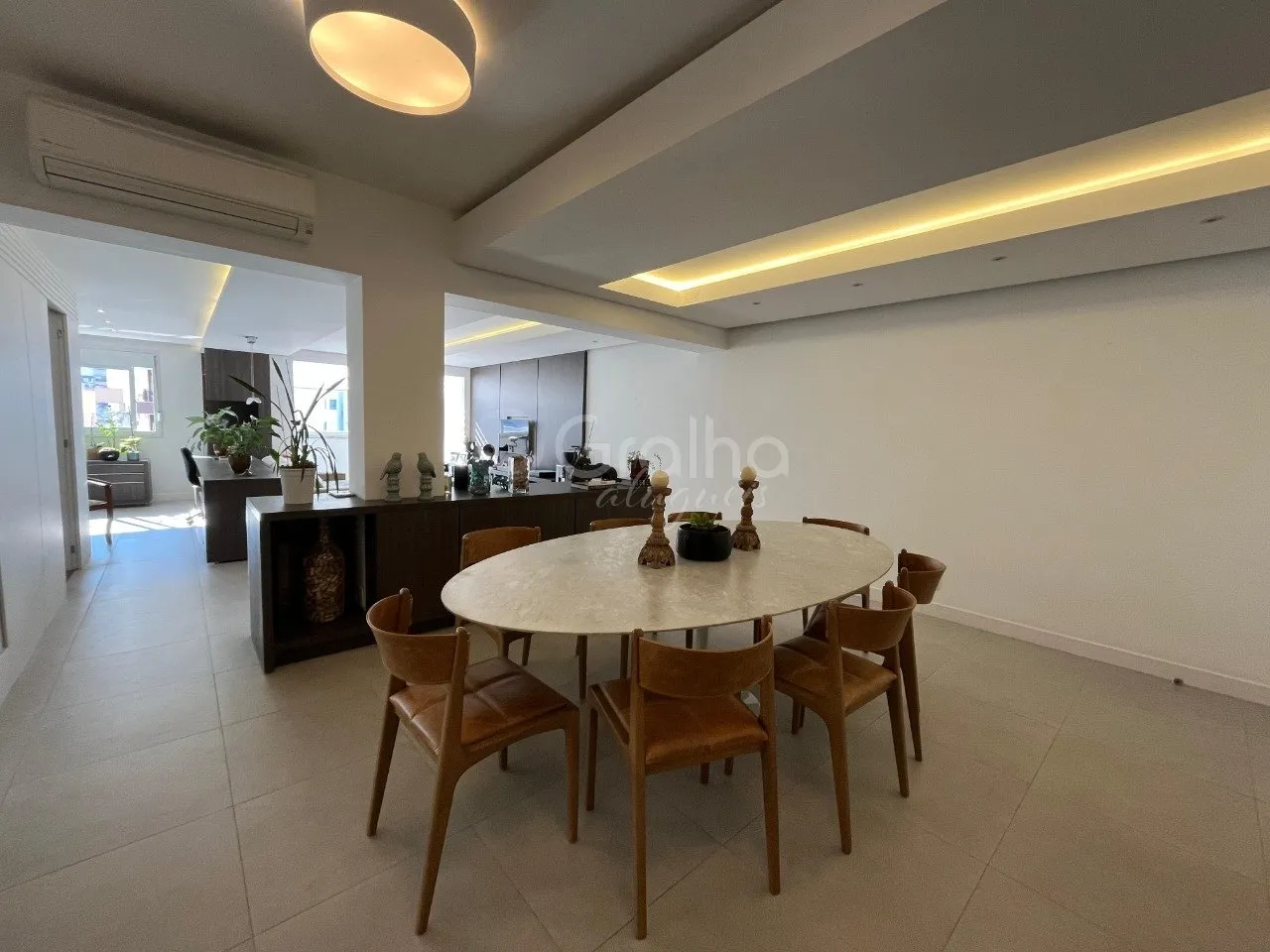 Furnished apartment with 3 bedrooms and 199 m² — photo 13