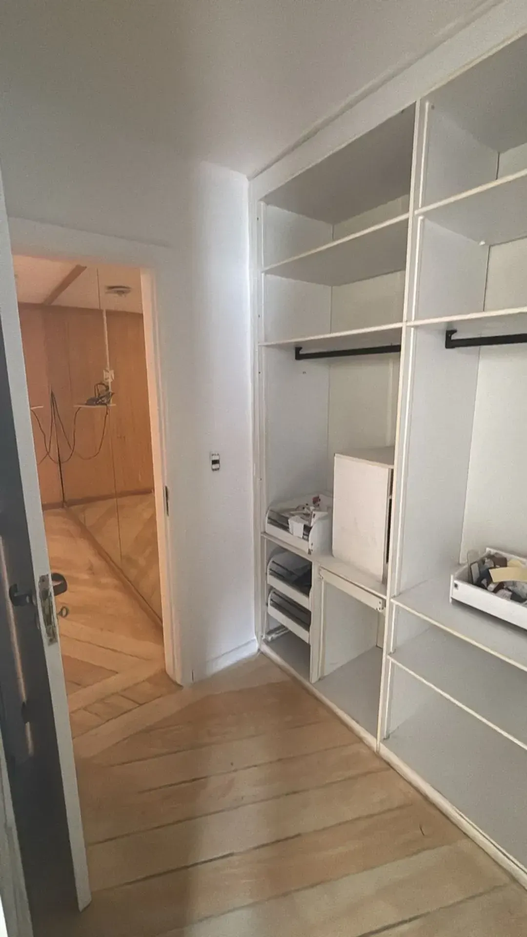 Apartment with 4 bedrooms, balcony and 500 m² — photo 33