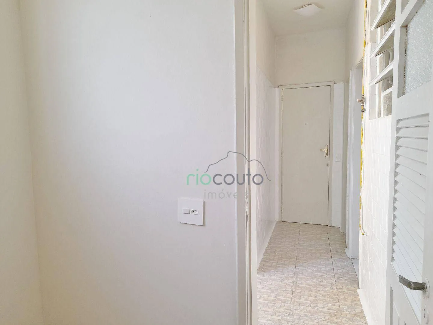 Unfurnished 2-bedroom apartment with 2 bathrooms and parking — photo 23