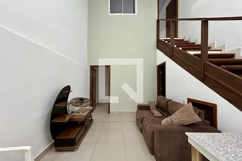 Furnished house with 2 en-suite bedrooms and private yard