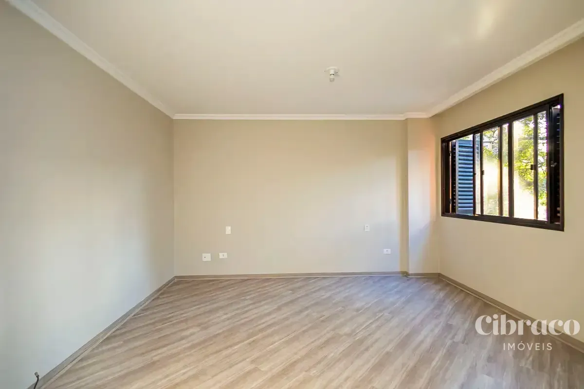 250 m² apartment with 3 bedrooms and a balcony — photo 22