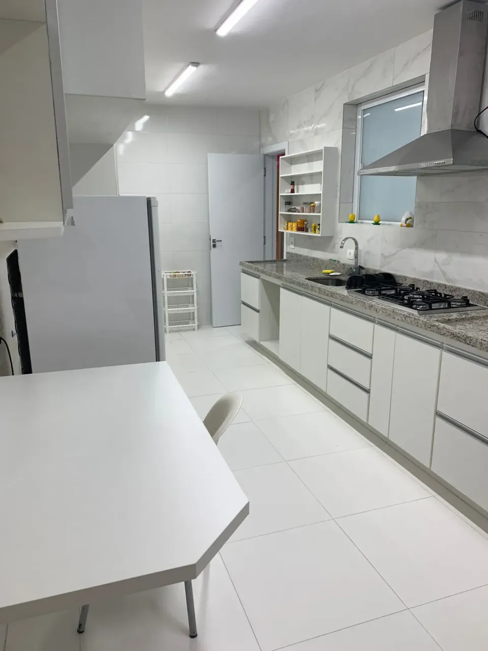 Apartamento mobiliado com 4 quartos e 3 banheiros — photo 11