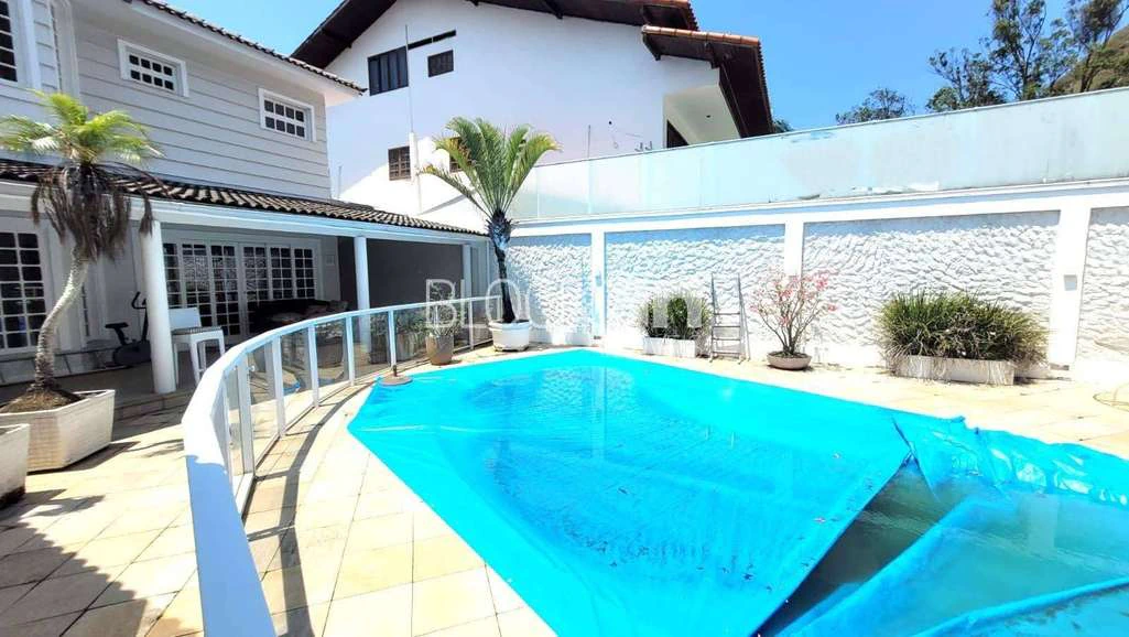 600 m² house with 4 bedrooms and 3 en-suite bathrooms — photo 10