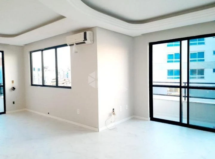 Duplex penthouse with 303 m², 3 bedrooms and 4 bathrooms — photo 6