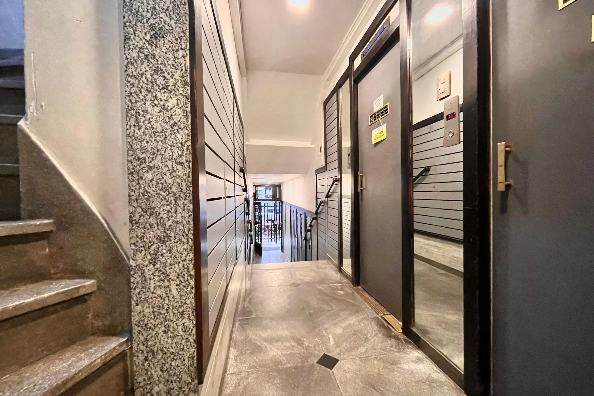 Furnished 1-bedroom apartment with 1 bathroom — photo 28