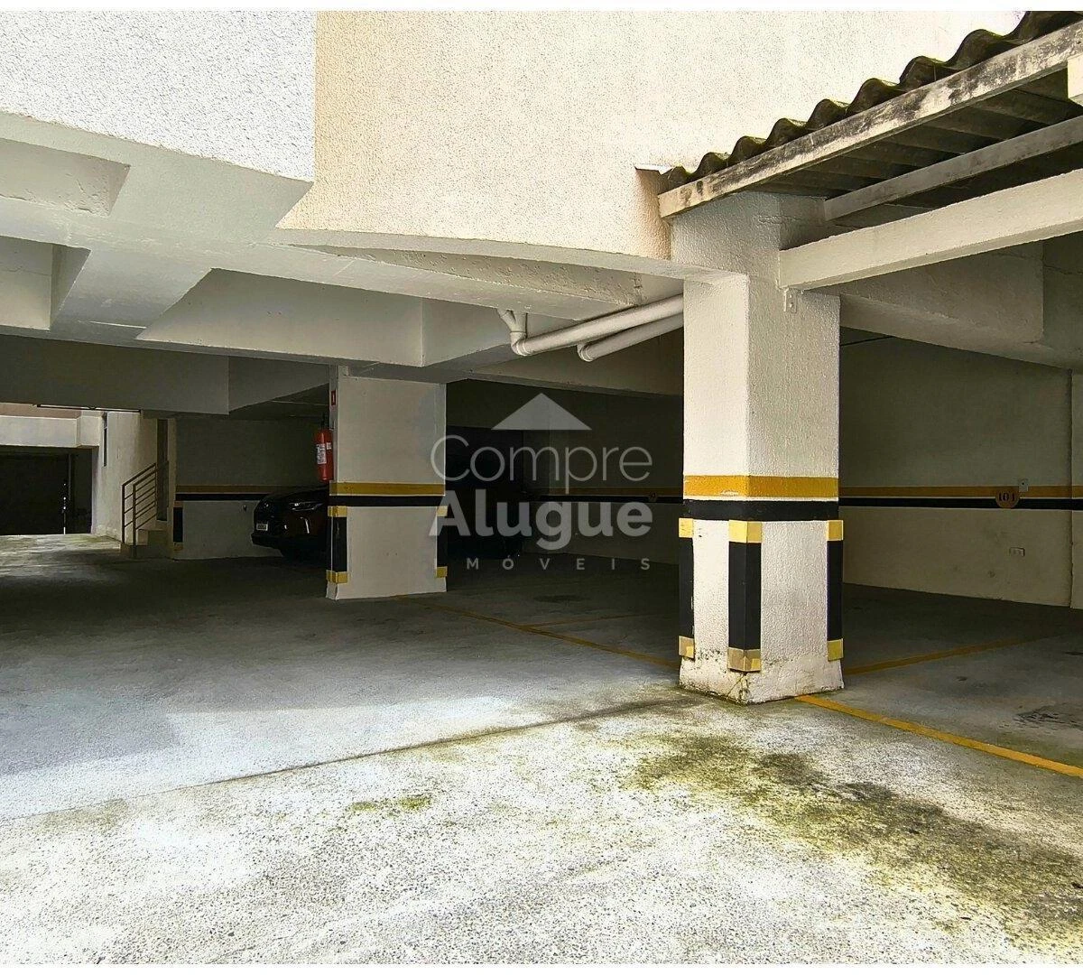 Glass-enclosed balcony in a one-bedroom apartment, 53 m² — photo 23