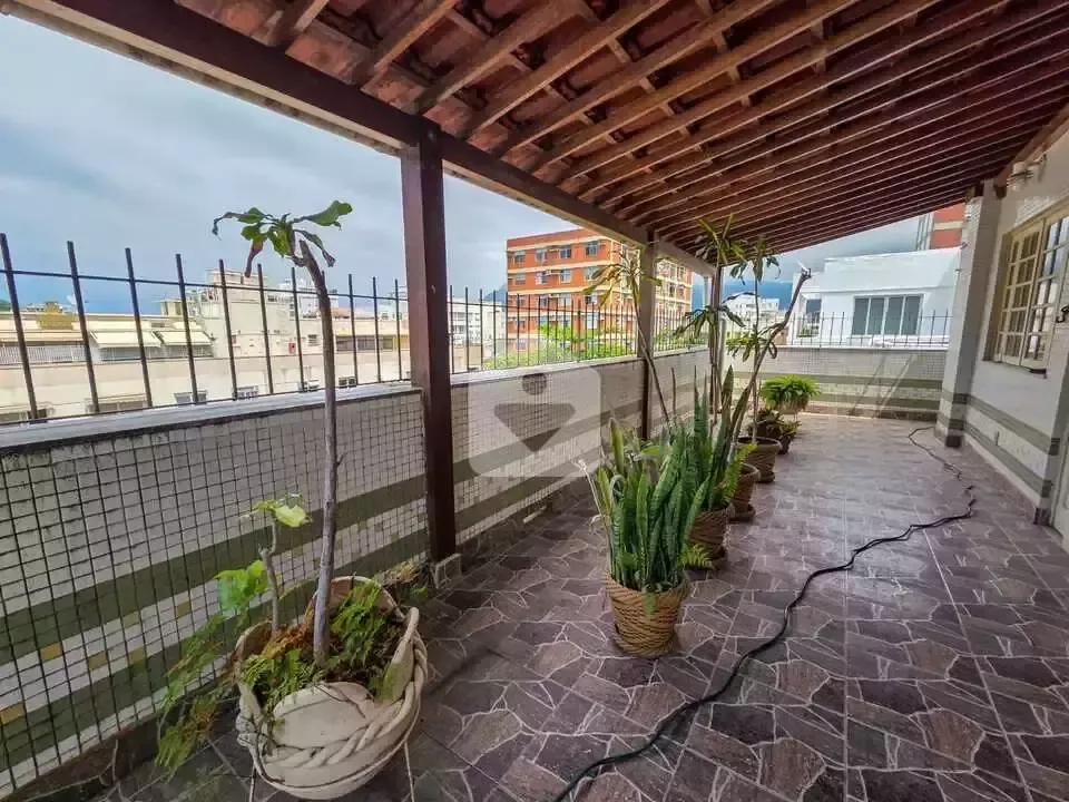 Furnished duplex penthouse with 4 bedrooms and 264 m² — photo 12