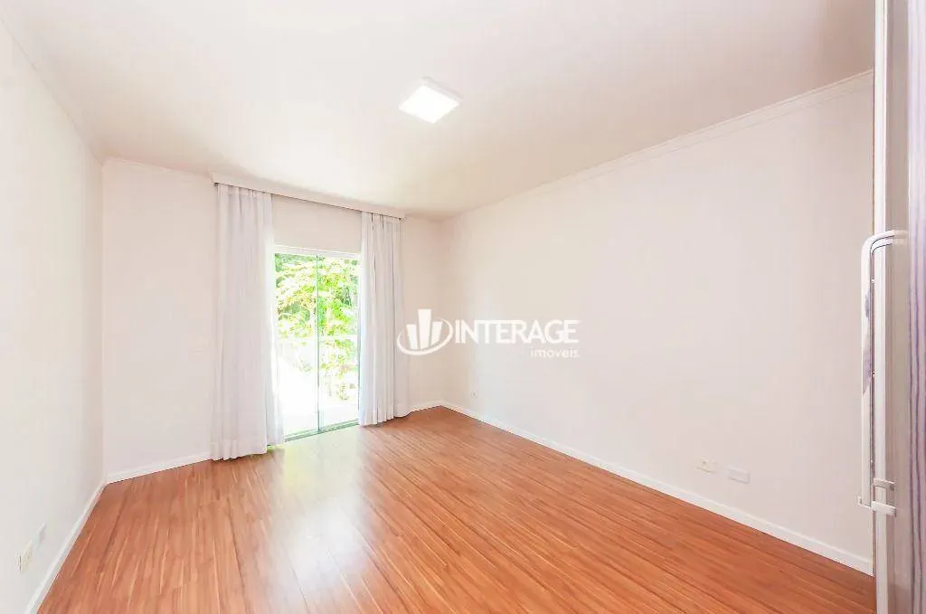 House with 3 bedrooms and a private garden — photo 13