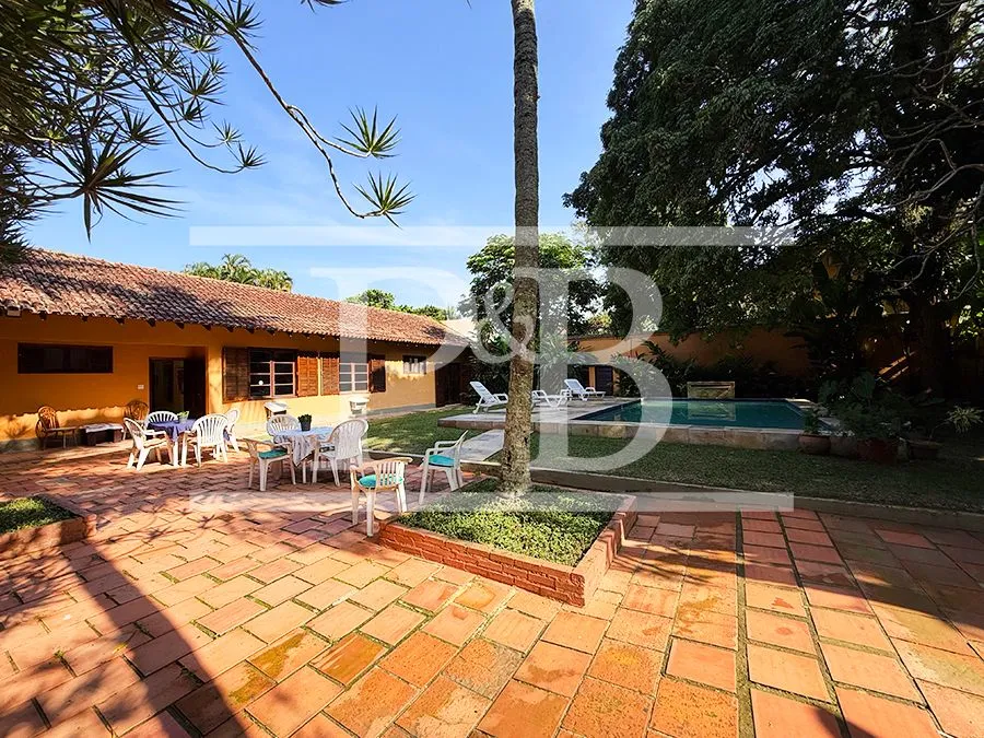 Casa com 4 dormitórios e varanda com churrasqueira — photo 4