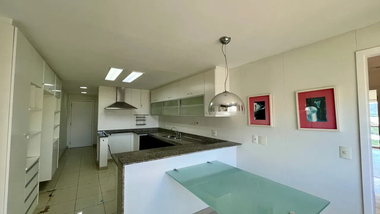 Rental apartment with 4 bedrooms and enclosed balcony — photo 22