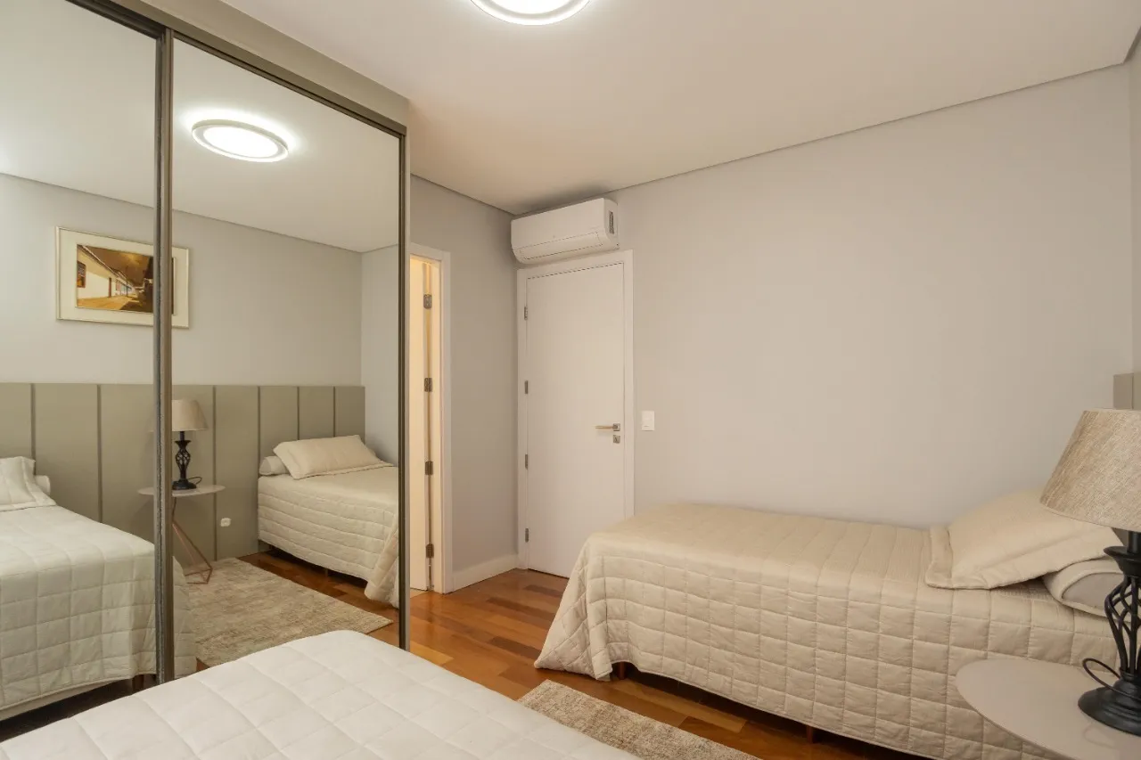 3-bedroom apartment in a building with a gym — photo 51