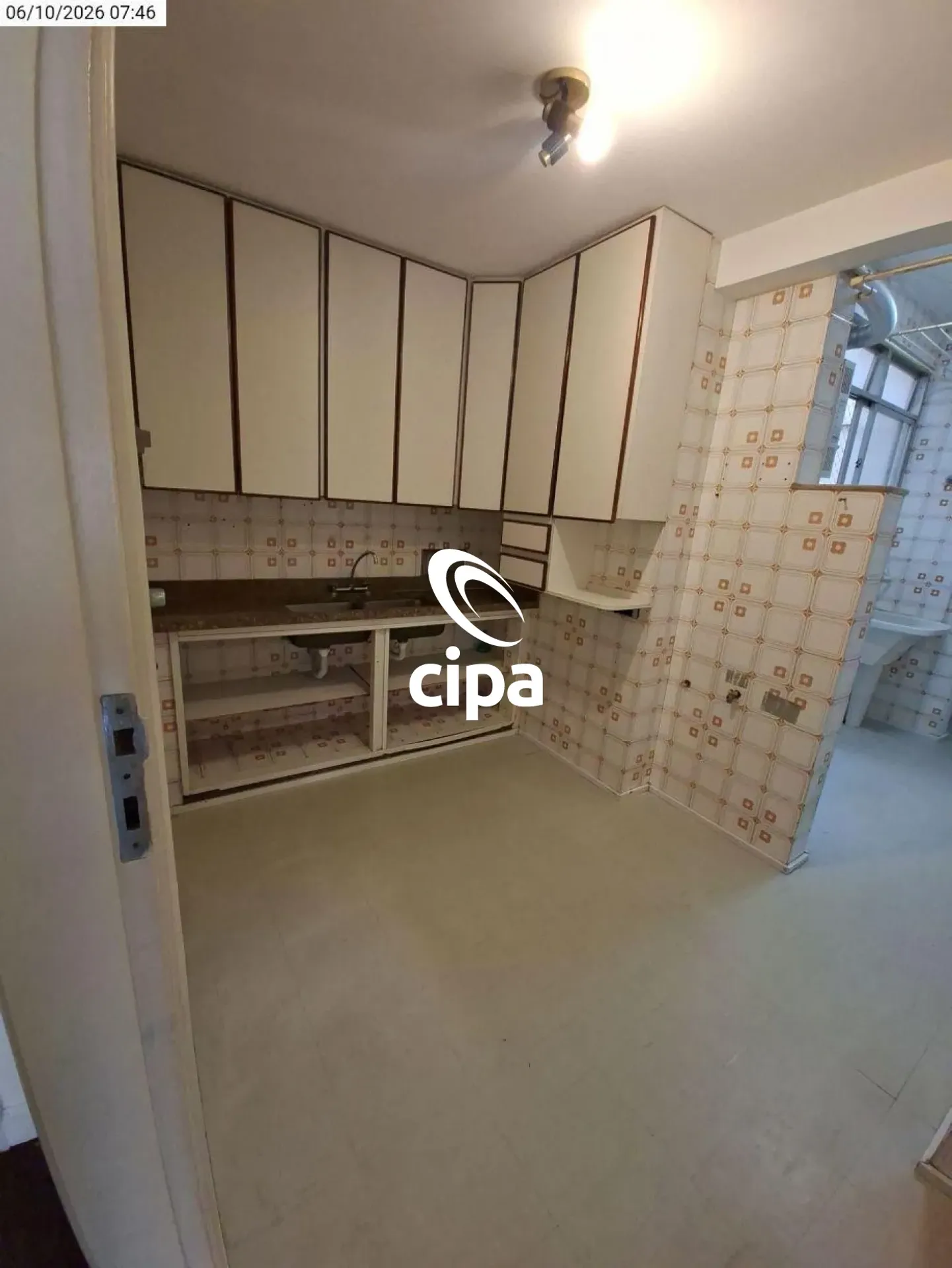 Glass-enclosed balcony in a 2-bedroom apartment, 83 m² — photo 13