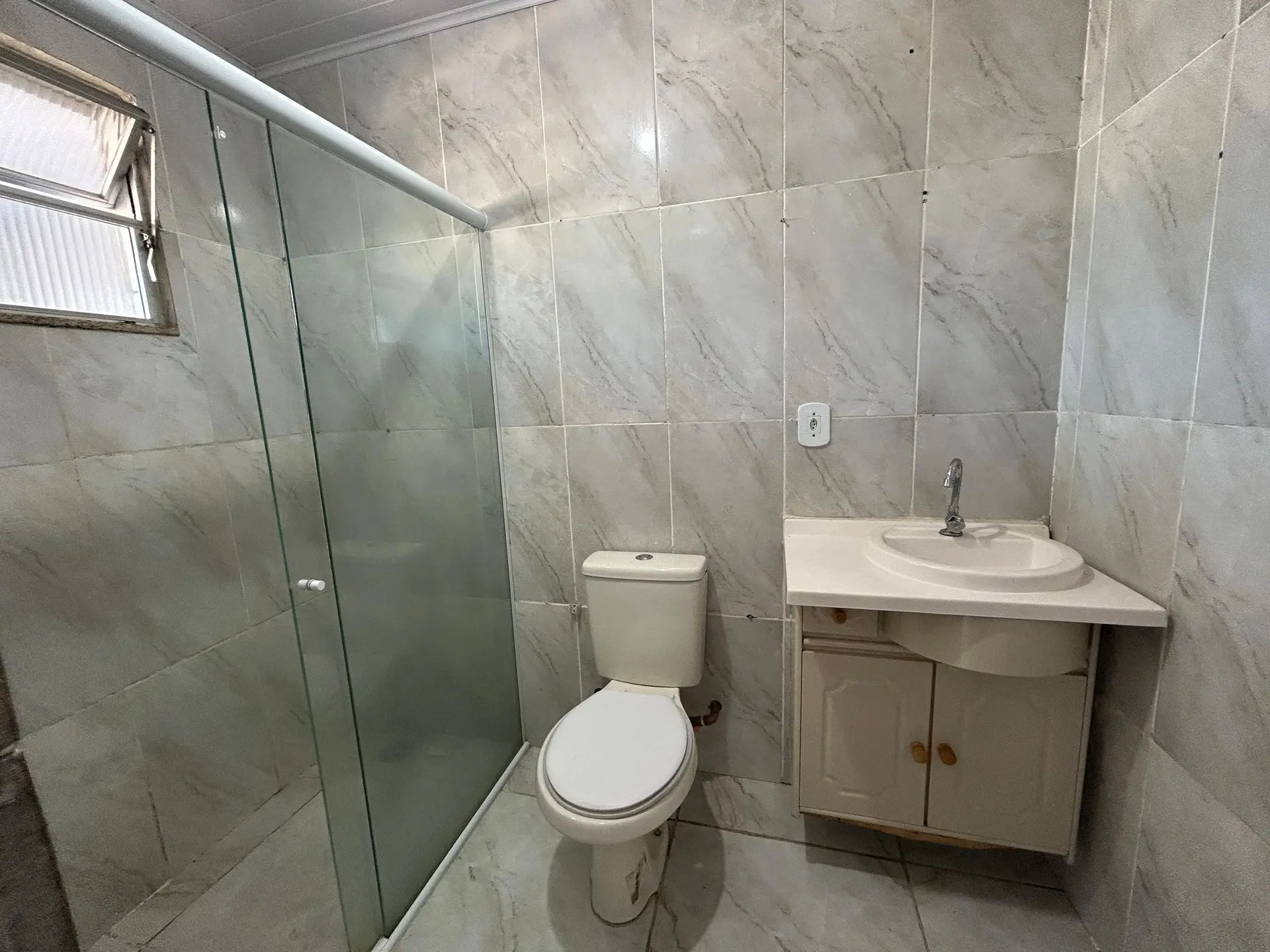 Квартира з 2 спальнями та 1 ванною з душовою зі скла — photo 5