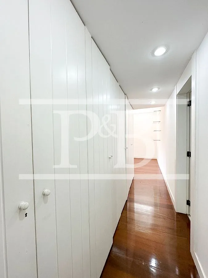4-bedroom apartment with balcony and 319 m² — photo 28