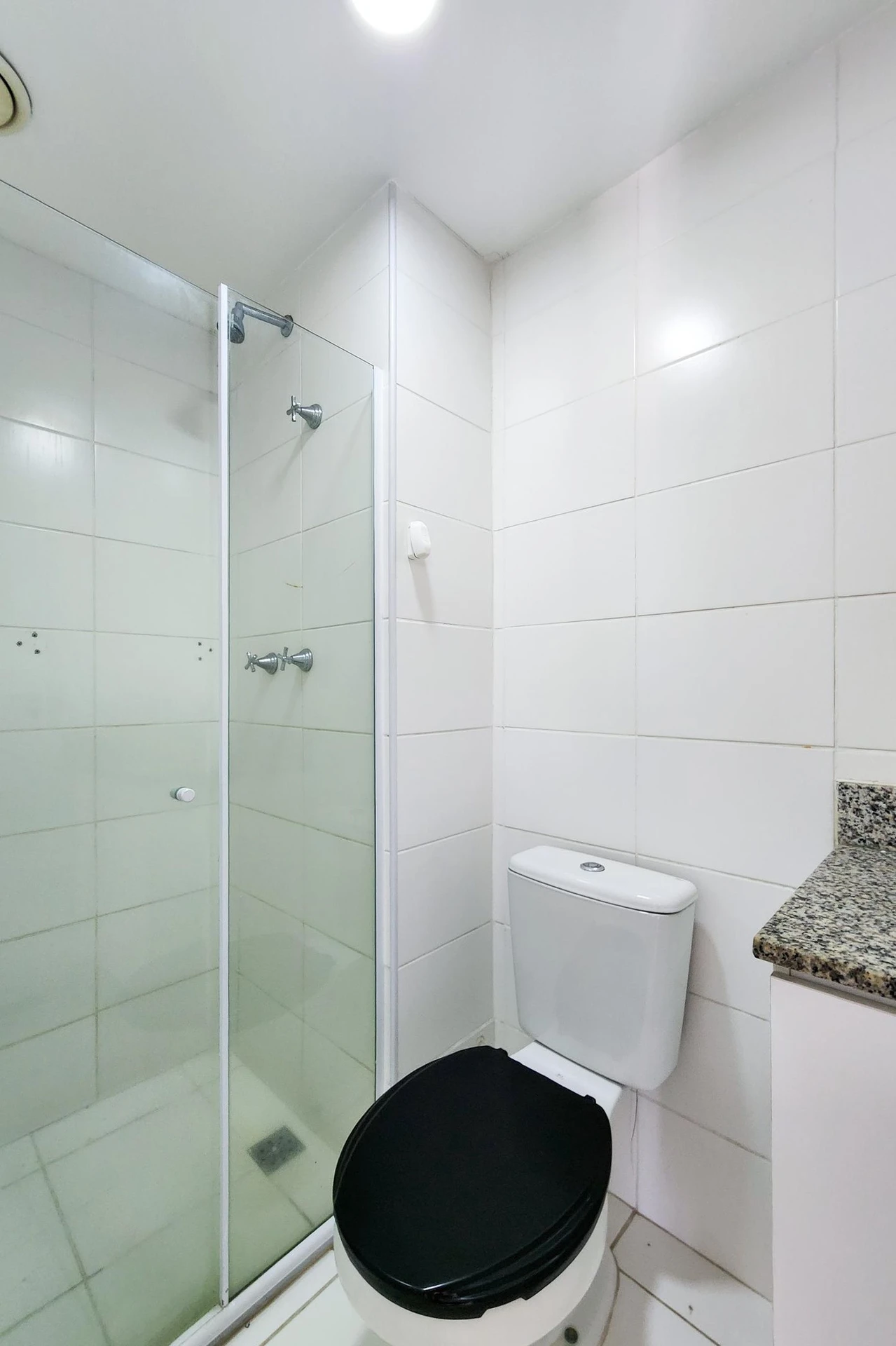 2-bedroom apartment in a building with a gym — photo 45