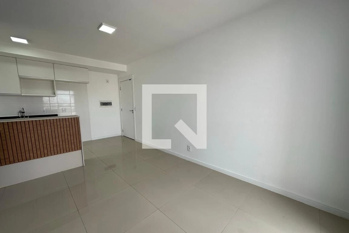 Furnished apartment, 50 m², with a glass-enclosed balcony — photo 5