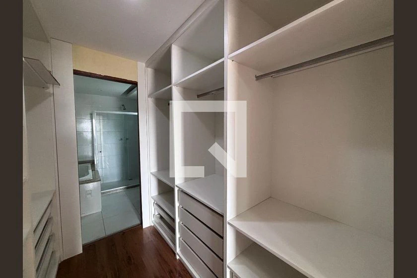 House with 4 en-suite bedrooms, 329 m² and 3 parking — photo 30