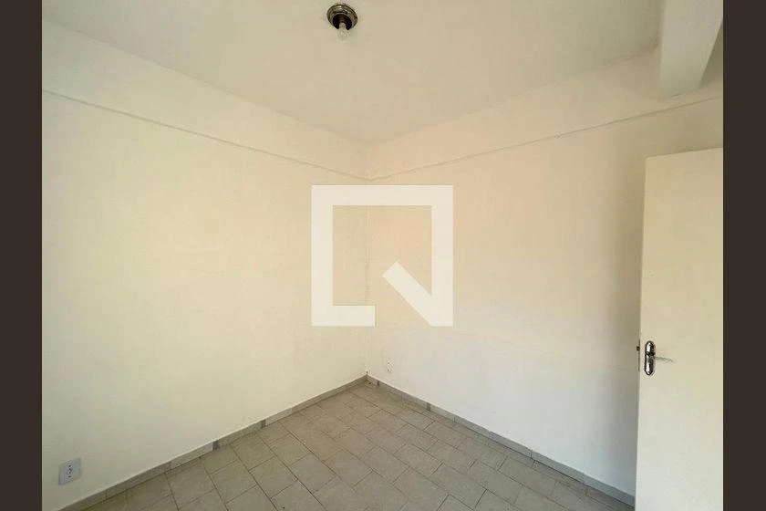 Balcony with a grill in a one-bedroom house, 62 m² — photo 16