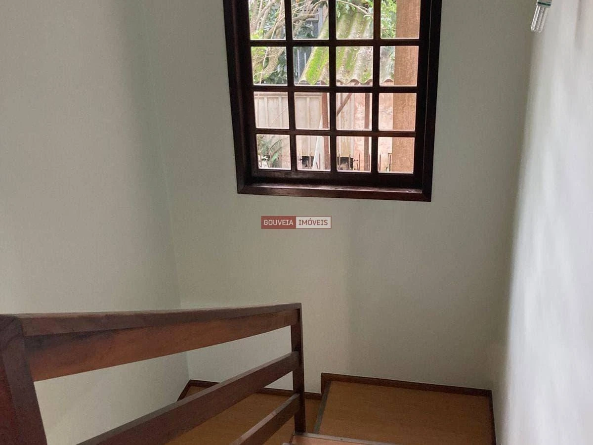 4-bedroom house with a glass-enclosed balcony — photo 23