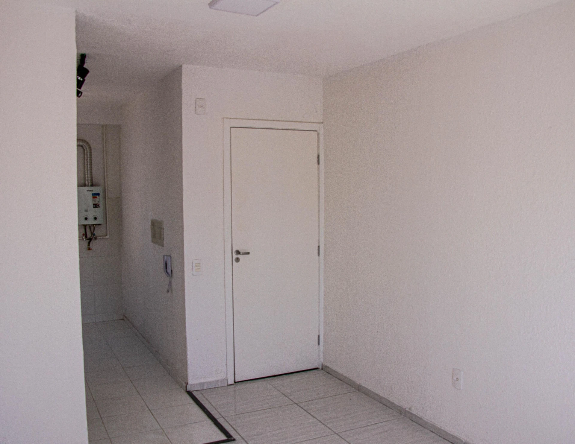 Unfurnished apartment with 2 bedrooms and 1 parking — photo 9