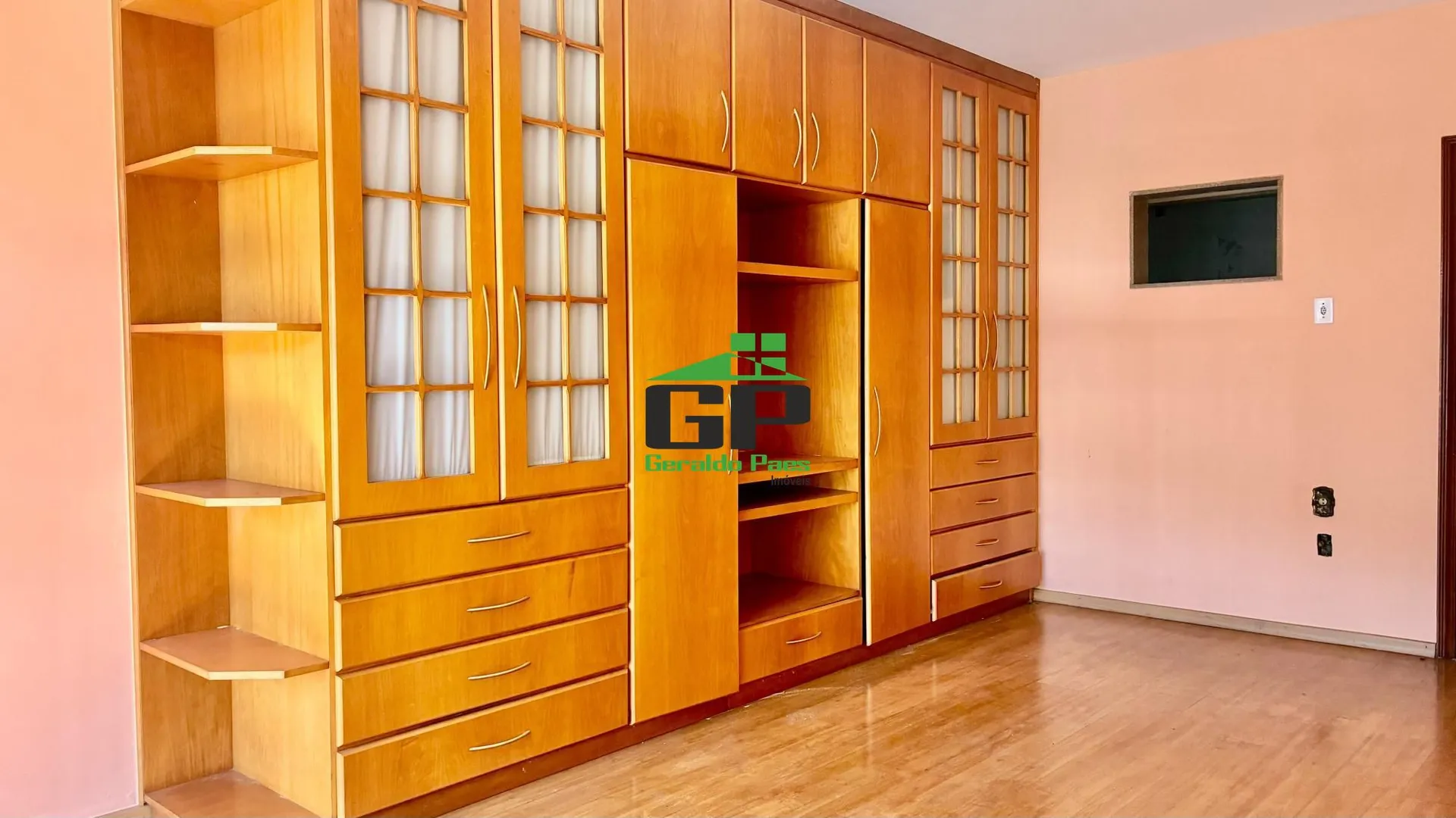 House with 4 bedrooms and 4 bathrooms, separate kitchen — photo 25