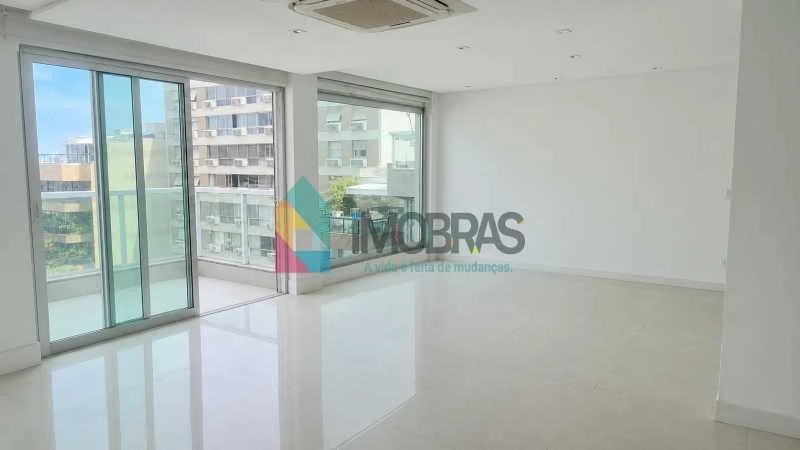 Triplex penthouse 660 m² with 3 suites and parking — photo 21