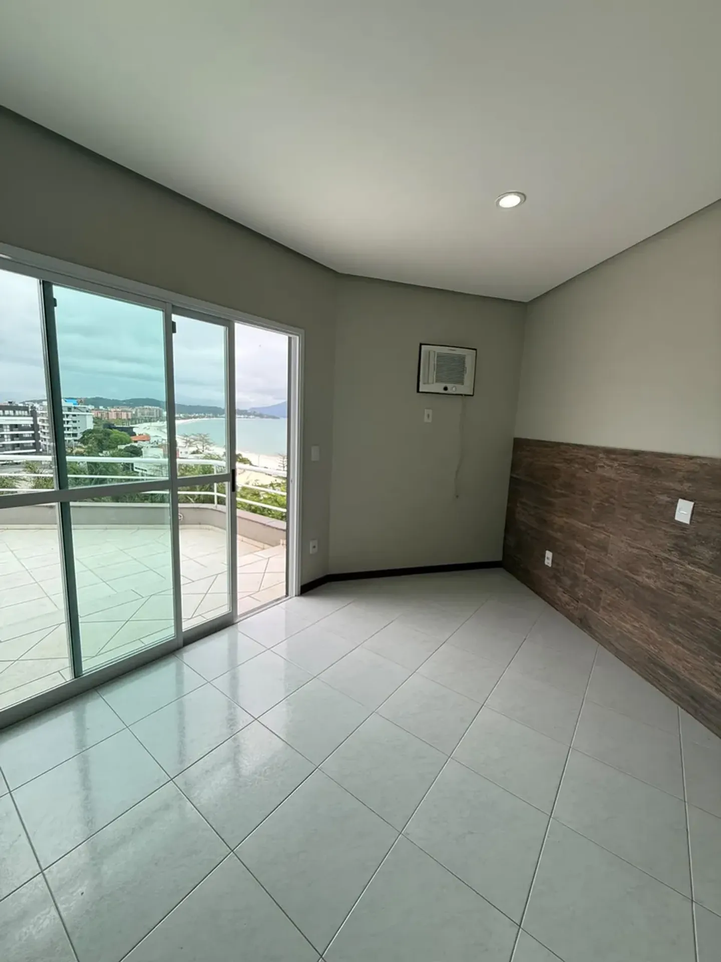 Water view in a 3-bedroom house, 180 m² — photo 4
