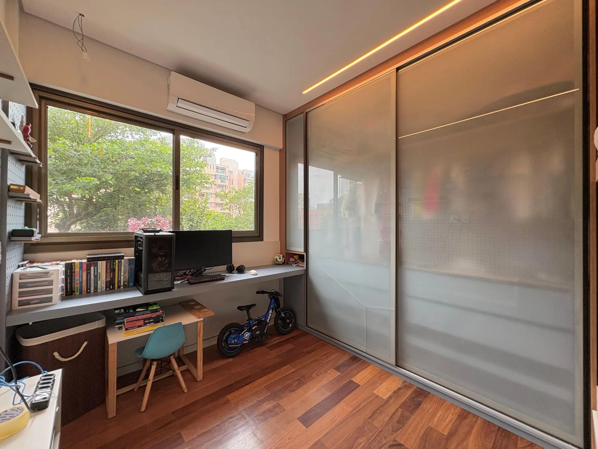 Furnished apartment, 100 m², with a grill on the balcony — photo 16
