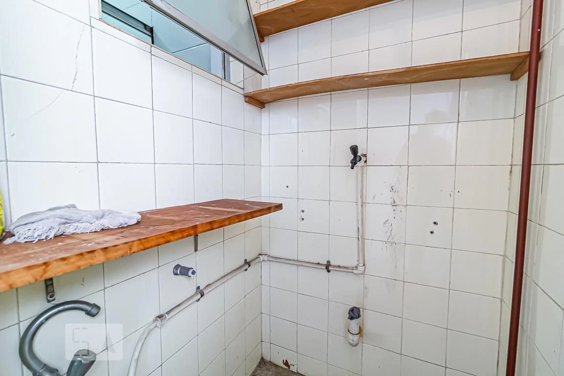 Unfurnished 2-bedroom apartment with a closed kitchen — photo 21