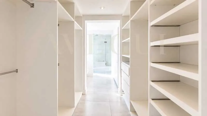 3-bedroom apartment in a building with a pool — photo 18