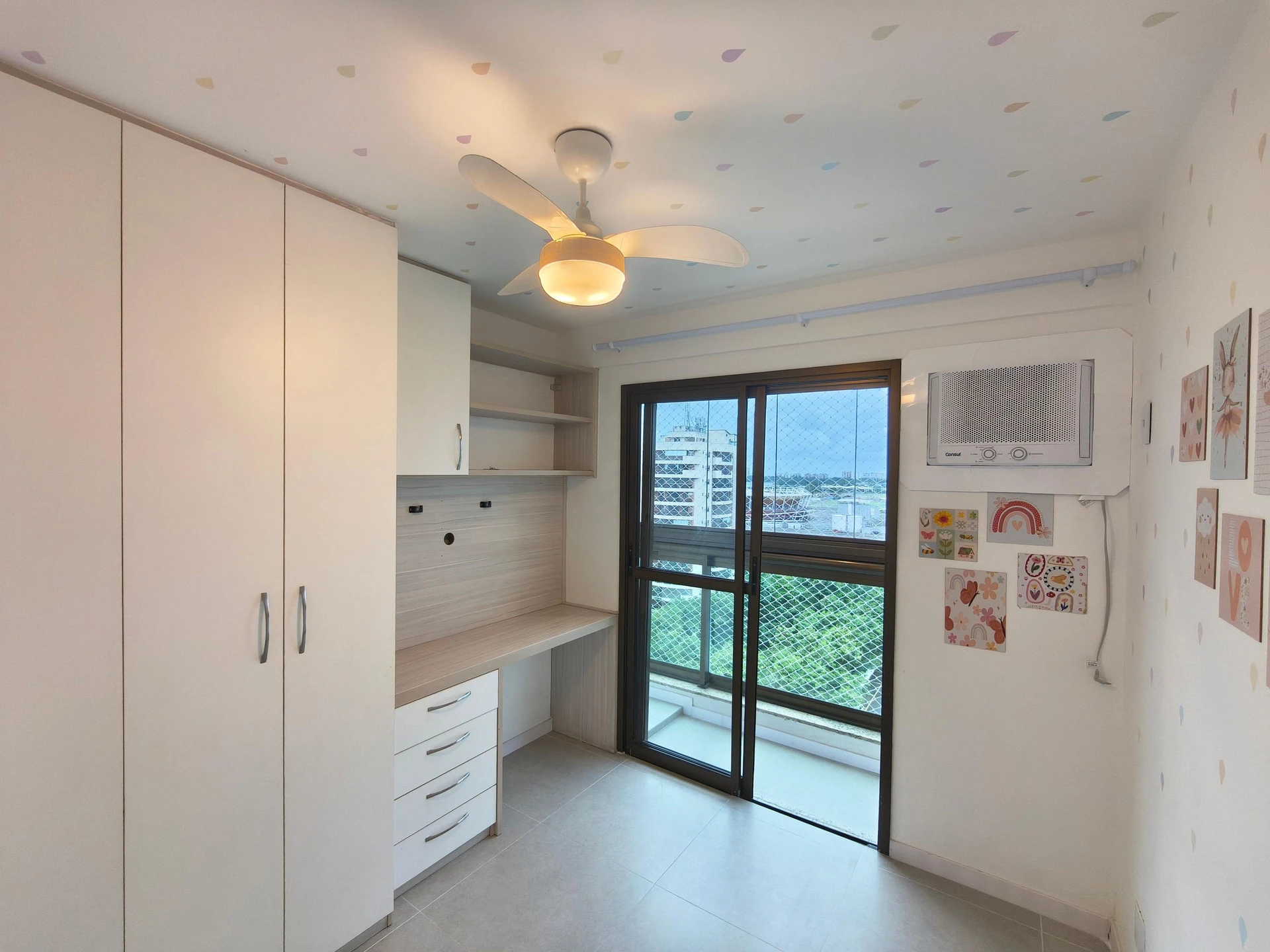 Floor-to-ceiling windows in a 3-bedroom apartment, 140 m² — photo 11