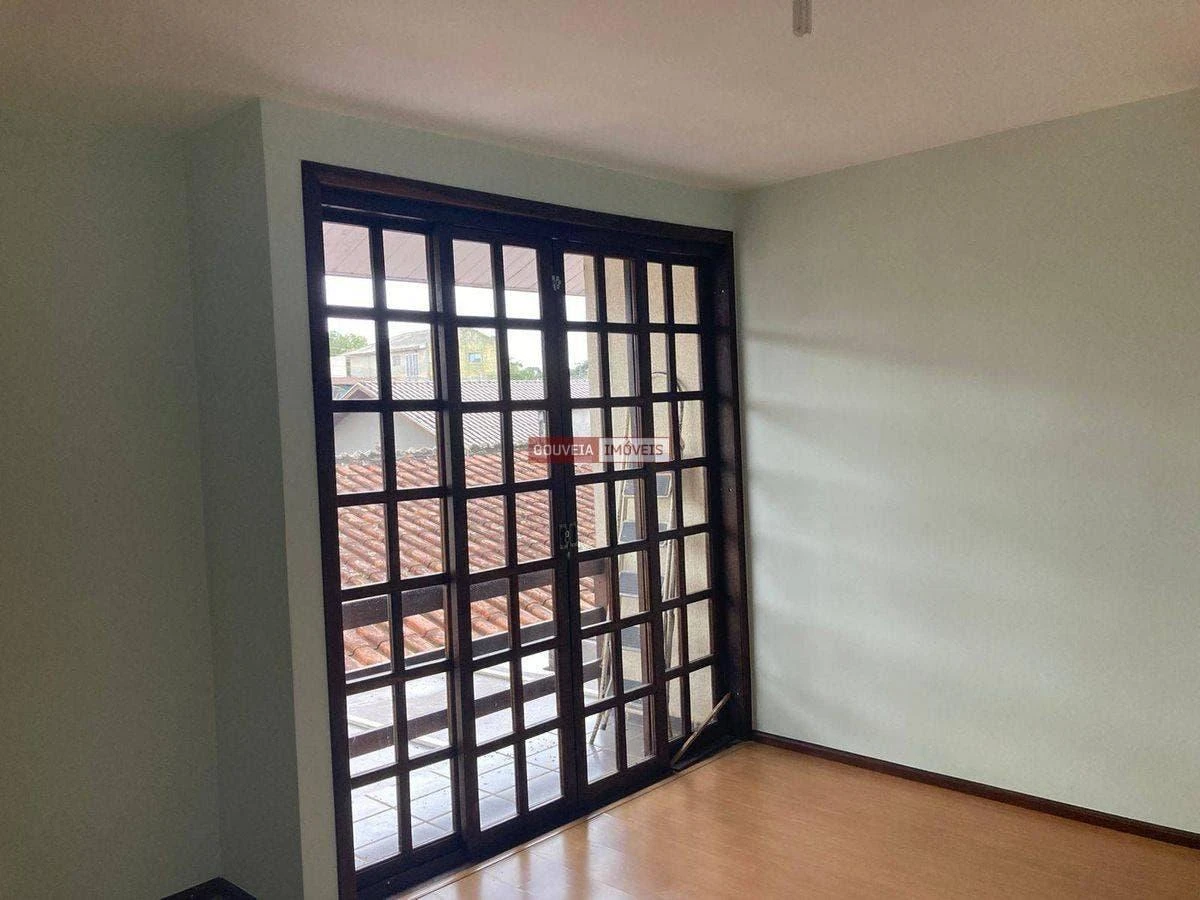 4-bedroom house with a glass-enclosed balcony — photo 34