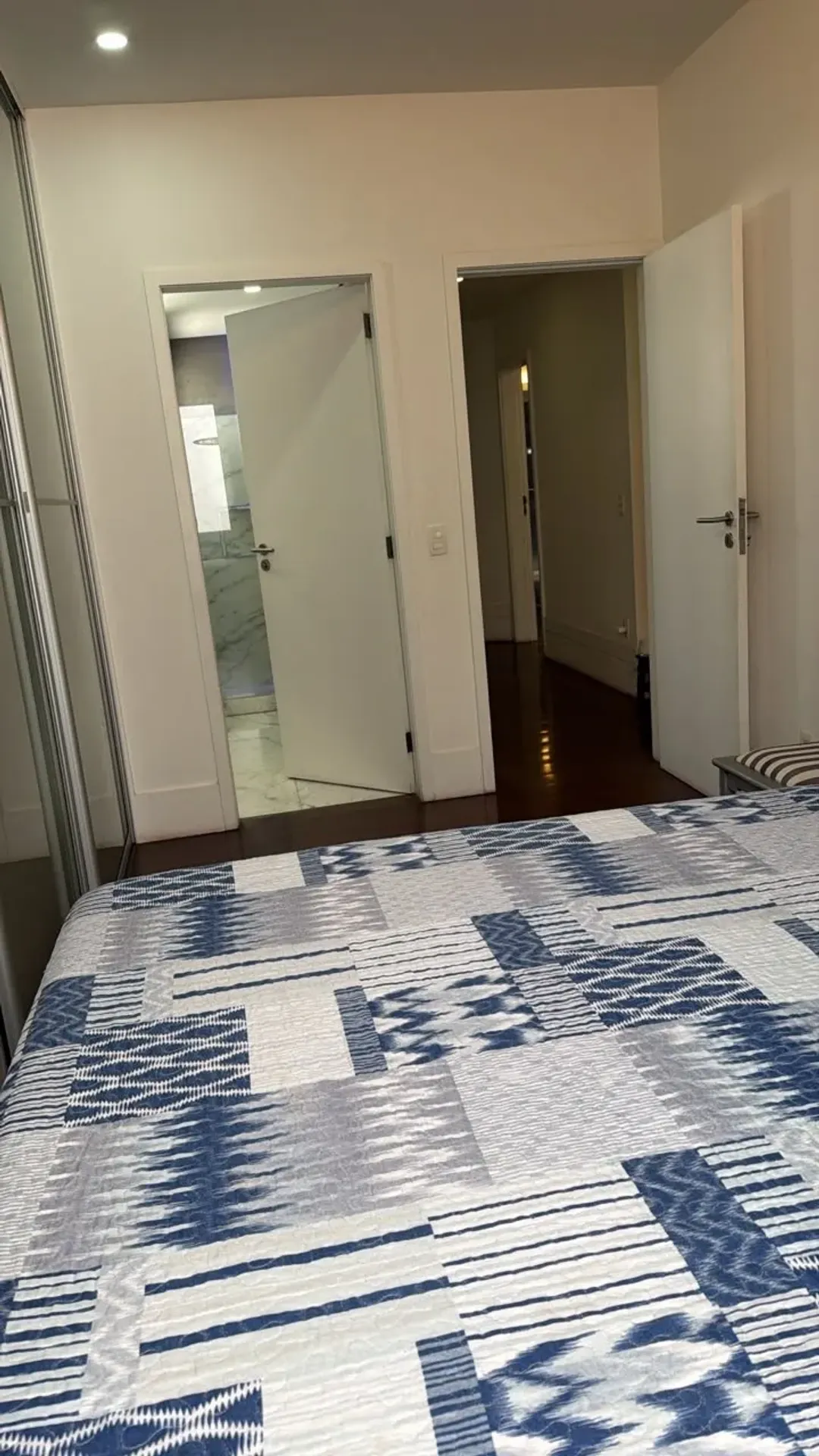 Furnished apartment with 4 bedrooms and open-plan kitchen — photo 21