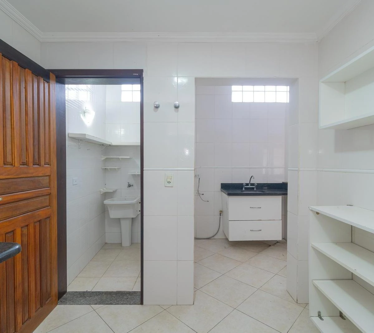 180 m² house with a home office and a bathtub — photo 10